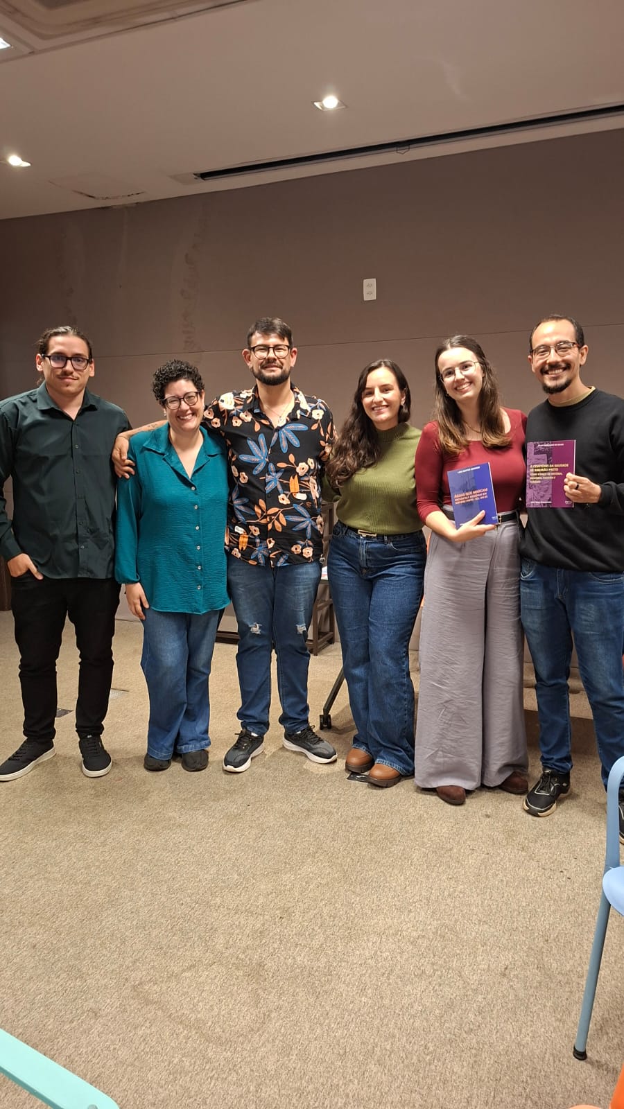 Equipe da Fatto Edições com os autores ao final do evento